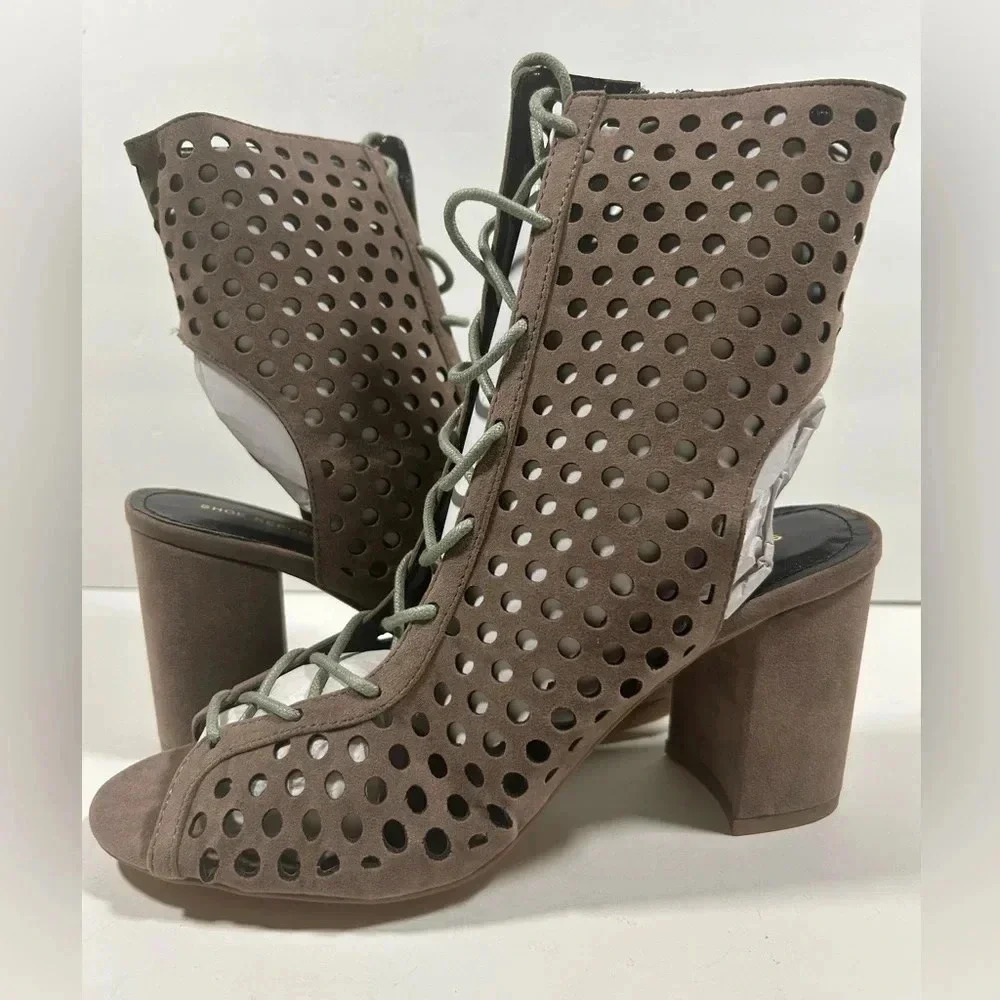NIB!Shoe Shoe Republic LA-Suede Perforated-Lace UpPeep toe heel booties Size 9 - Picture 2 of 14